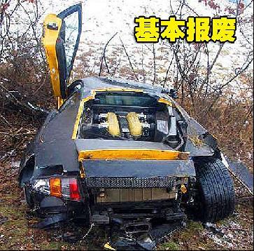 受伤的公牛 意大利顶级跑车兰博基尼遭遇车祸