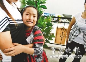 重型车步步紧逼 老太丧生车轮下