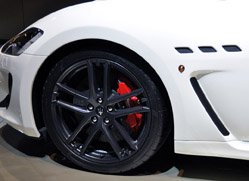 各有性能秘籍 细数巴黎车展十大超级跑车