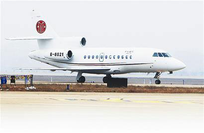 保镖集体抢相机