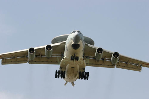 中国空警2000预警机性能优异，但因为缺乏大飞机平台，装备数量不多。