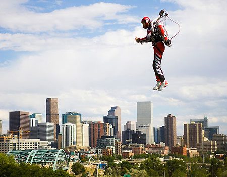 新西兰造出喷射背包可使普通人翱翔天空(组图)