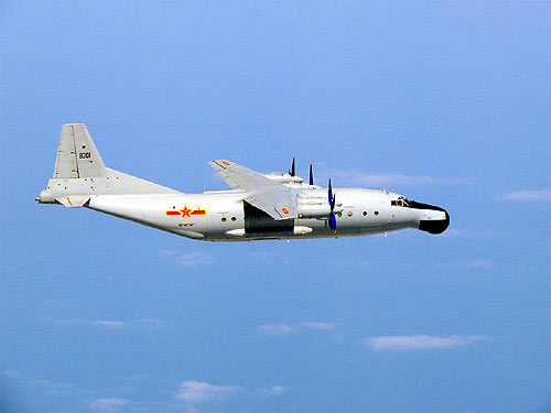 原文图片：这是日本方面所称的首次目击并拍摄到的中国运-8早期警戒机的照片。