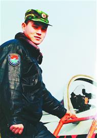 冯思广在飞行学院学习时的照片