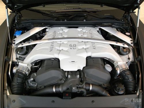 阿斯顿·马丁DBS MANUAL VOLANTE