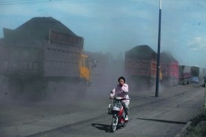 京藏高速局部仍拥堵 部分司机称遭趁火打劫