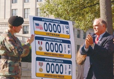 【资料图】美国宾夕法尼亚州公布了新的军车牌照款式。这种牌照只颁给参加过战争的退伍老兵使用，代表一种荣誉，在路上不享有任何特权。