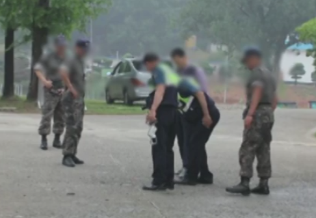 1498760966785621.png 警察在现场进行调查.png